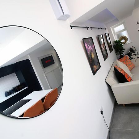 New Spacious 2 Bed Getaway - Private Courtyard! - Underfloor Heating Cardiff Exteriör bild