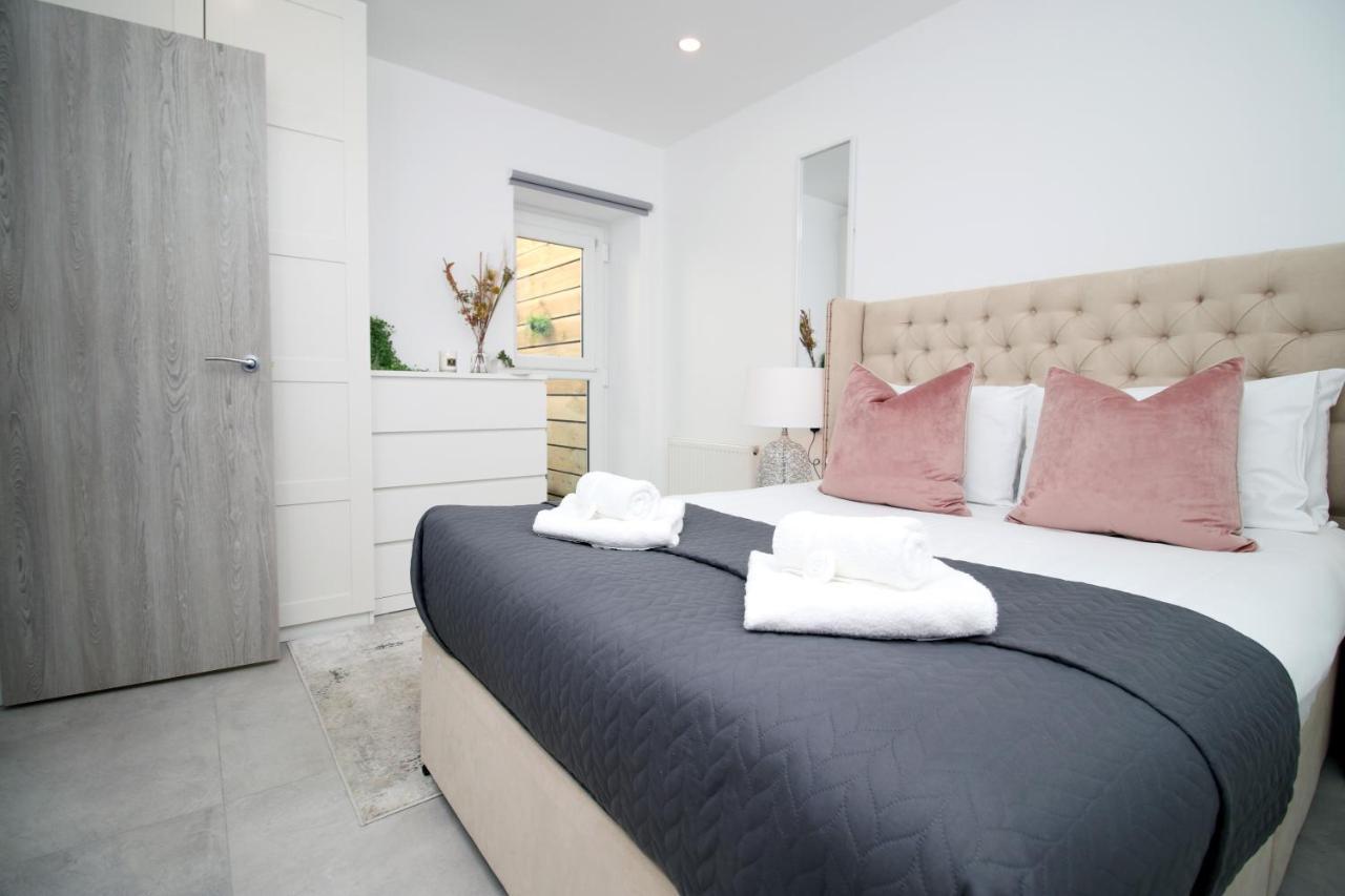 New Spacious 2 Bed Getaway - Private Courtyard! - Underfloor Heating Cardiff Exteriör bild