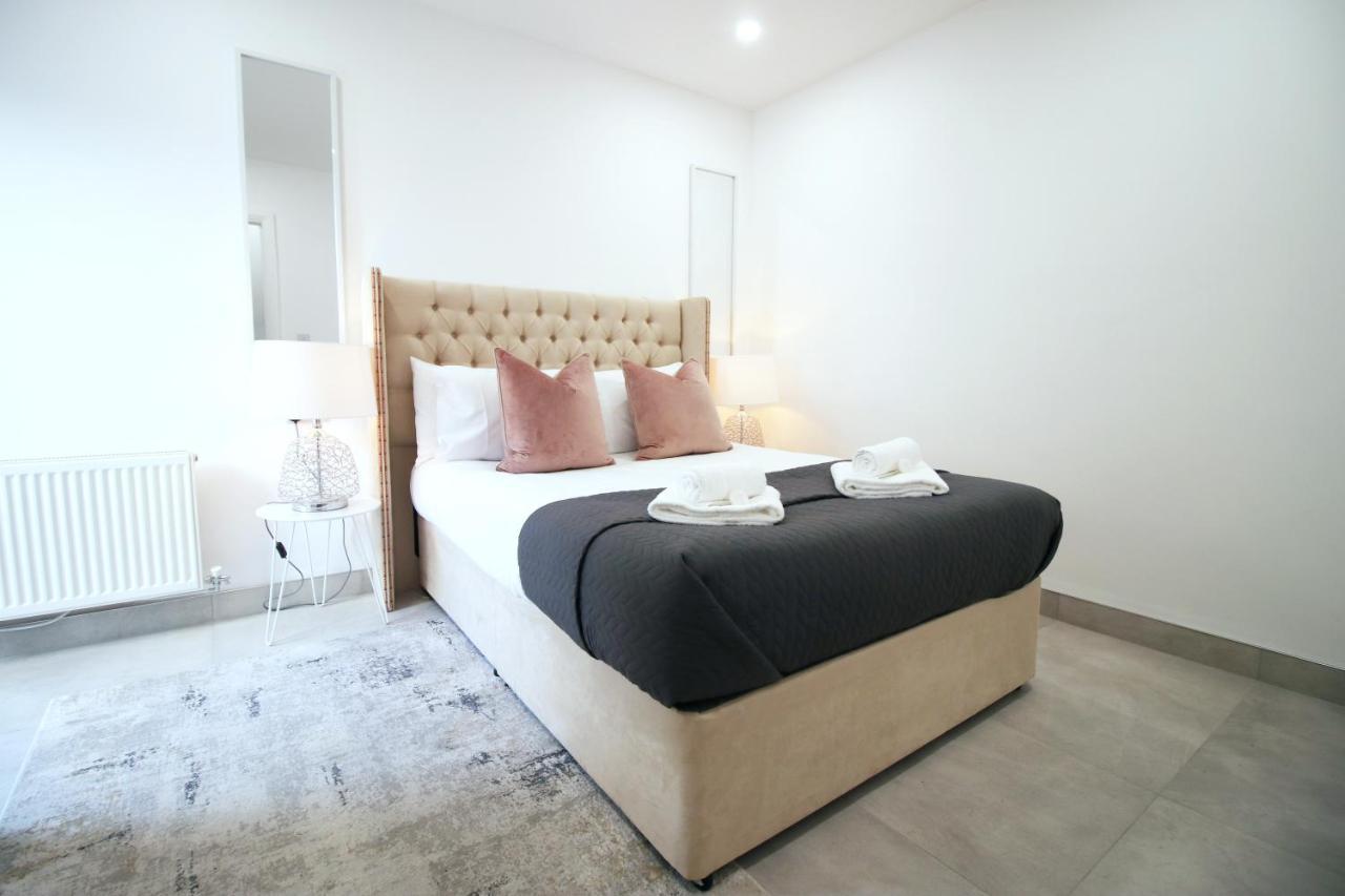 New Spacious 2 Bed Getaway - Private Courtyard! - Underfloor Heating Cardiff Exteriör bild