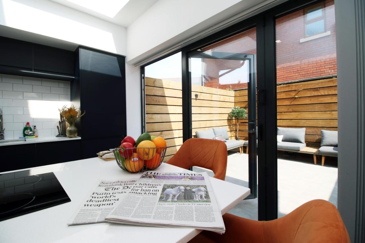 New Spacious 2 Bed Getaway - Private Courtyard! - Underfloor Heating Cardiff Exteriör bild