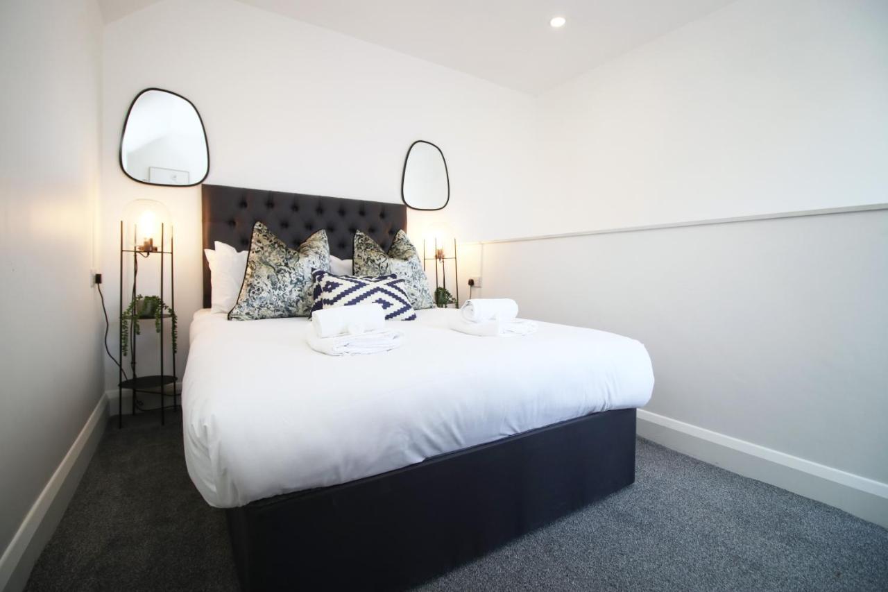 New Spacious 2 Bed Getaway - Private Courtyard! - Underfloor Heating Cardiff Exteriör bild