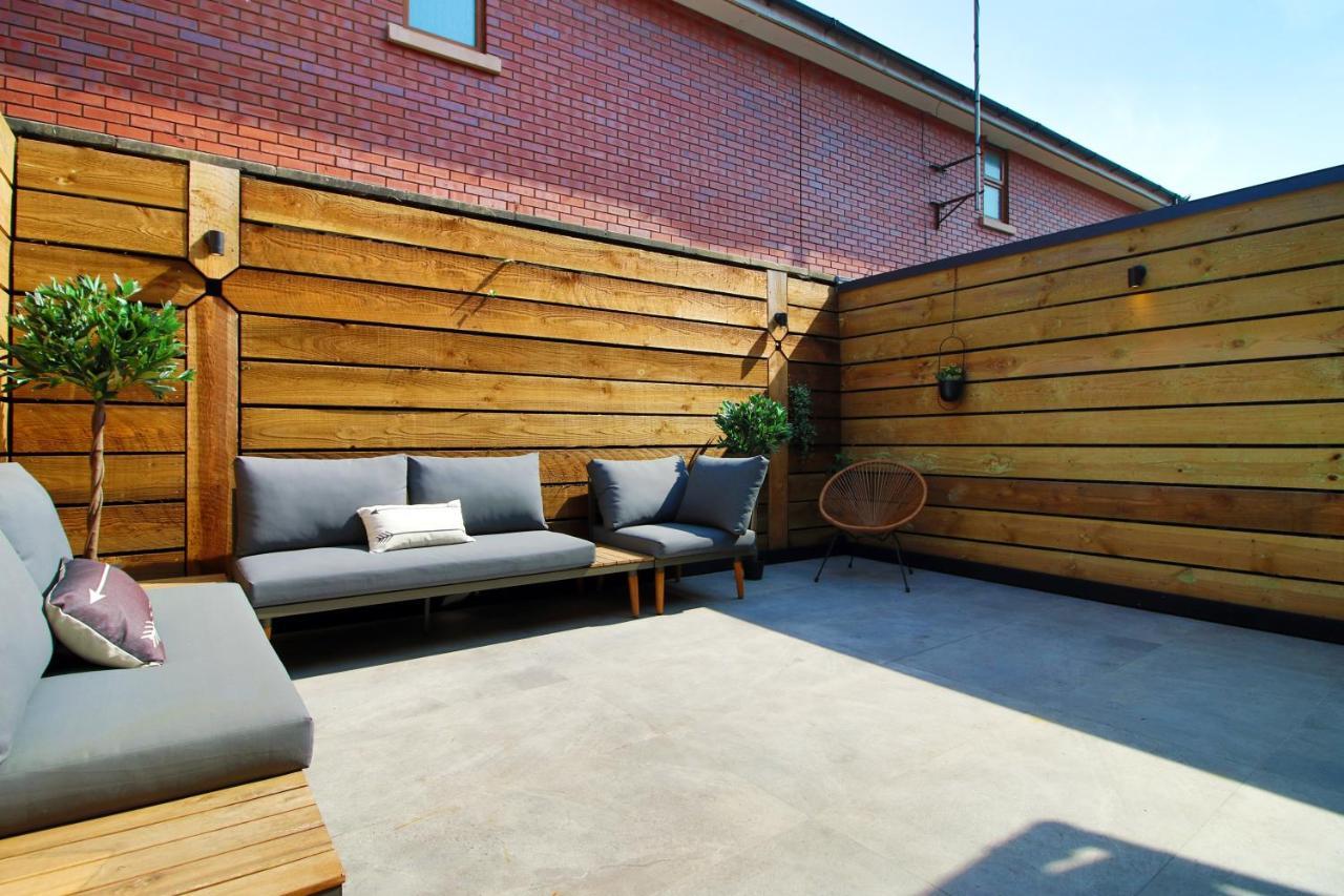 New Spacious 2 Bed Getaway - Private Courtyard! - Underfloor Heating Cardiff Exteriör bild
