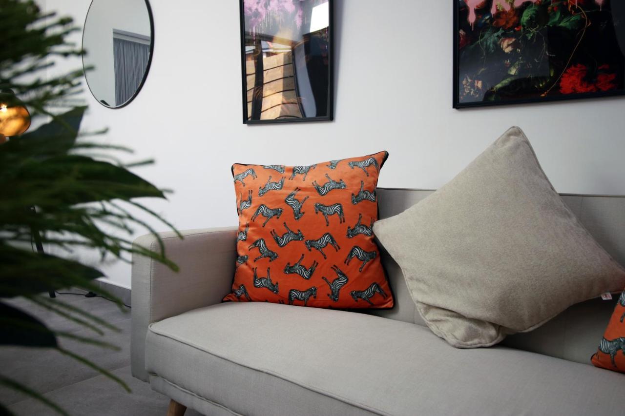 New Spacious 2 Bed Getaway - Private Courtyard! - Underfloor Heating Cardiff Exteriör bild