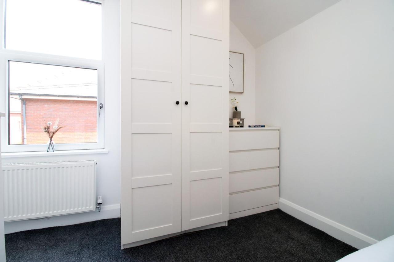 New Spacious 2 Bed Getaway - Private Courtyard! - Underfloor Heating Cardiff Exteriör bild