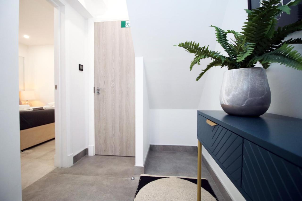 New Spacious 2 Bed Getaway - Private Courtyard! - Underfloor Heating Cardiff Exteriör bild
