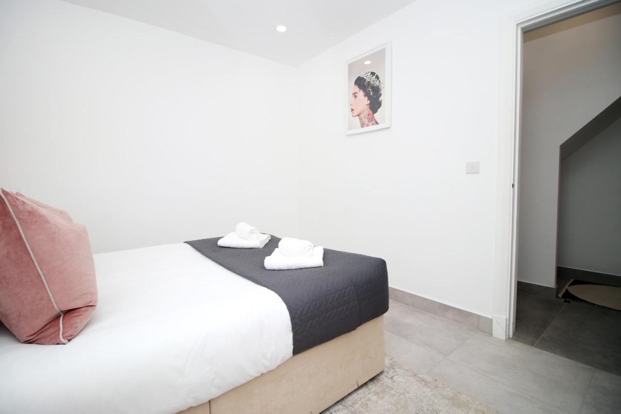 New Spacious 2 Bed Getaway - Private Courtyard! - Underfloor Heating Cardiff Exteriör bild