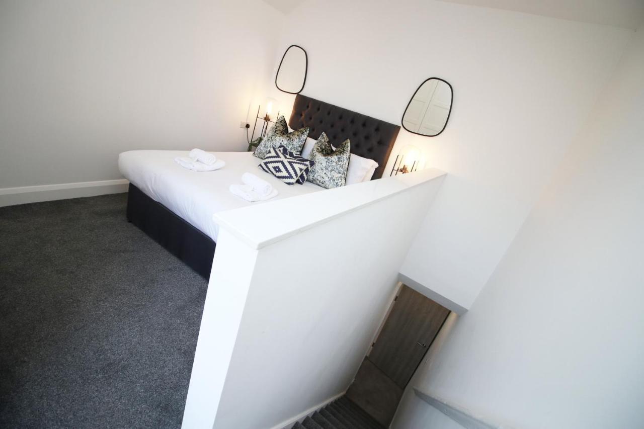 New Spacious 2 Bed Getaway - Private Courtyard! - Underfloor Heating Cardiff Exteriör bild