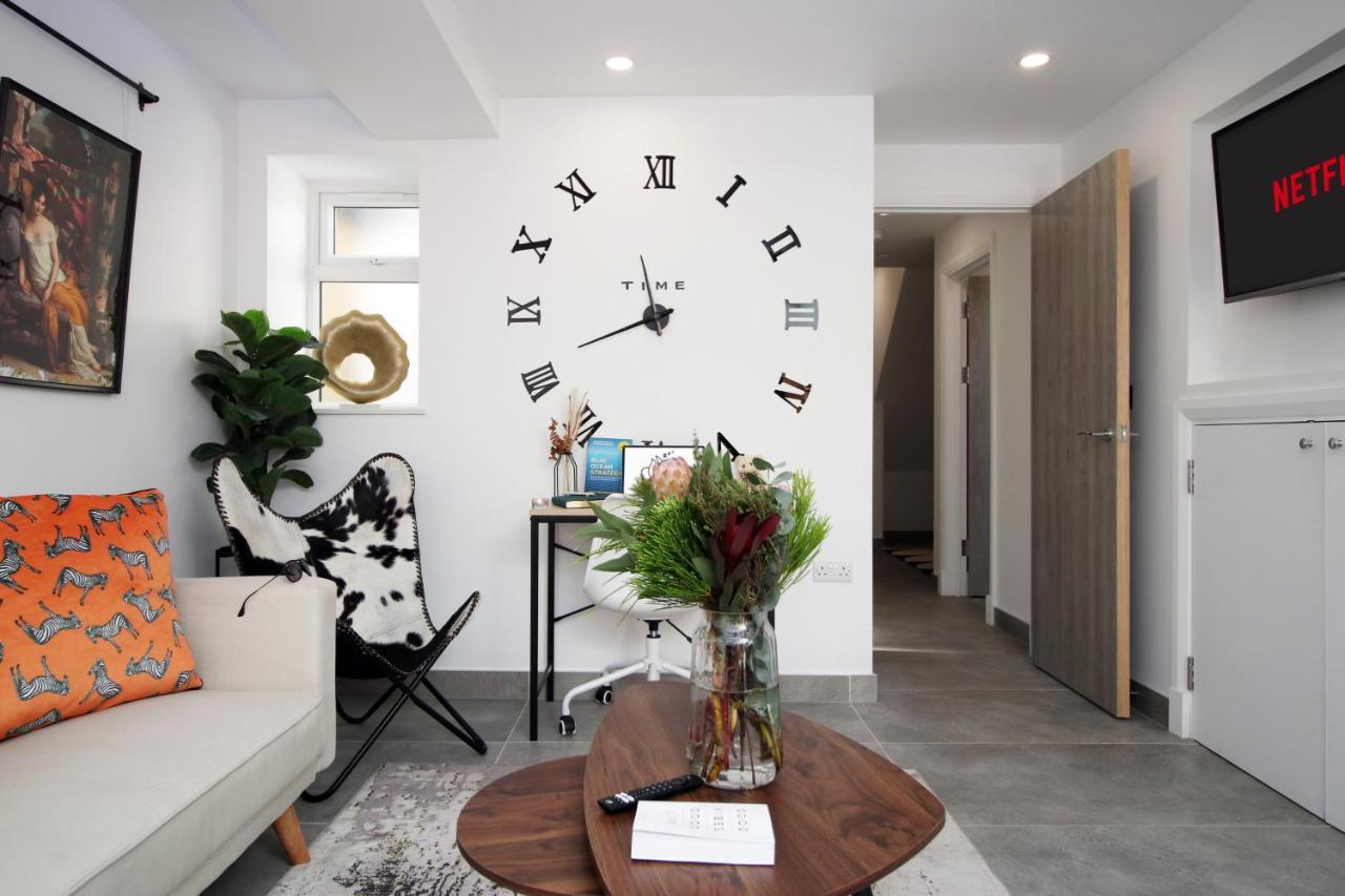 New Spacious 2 Bed Getaway - Private Courtyard! - Underfloor Heating Cardiff Exteriör bild